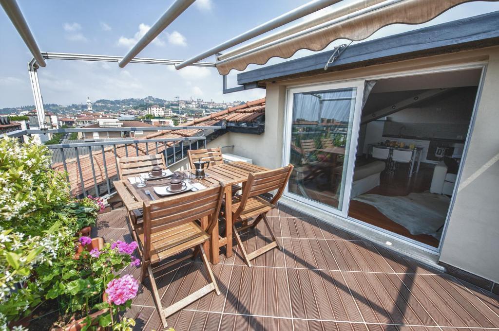 Cute & Cozy Terrace Apartment Bergamo Ruang foto